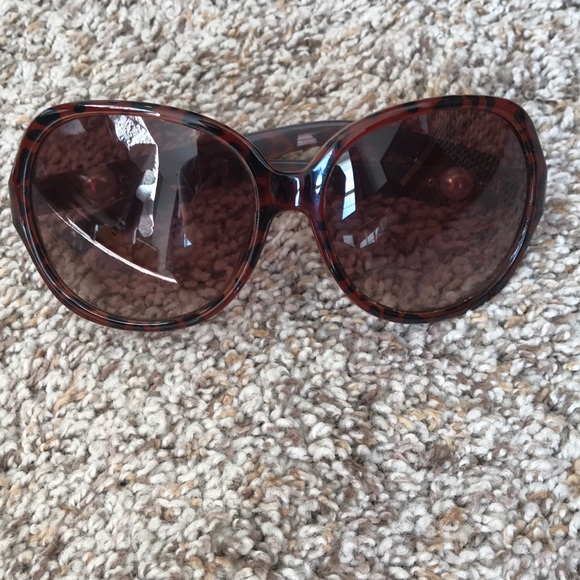 Excellent condition women’s sunglasses 💖 - Picture 1 of 2